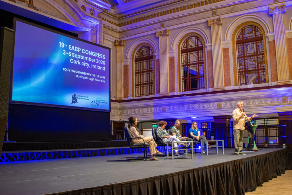 Corporate event and congress photography services in Lisbon showcasing professional speakers on stage.